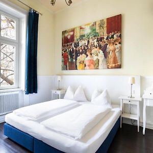 Kleine Kamer met een King Size Bed